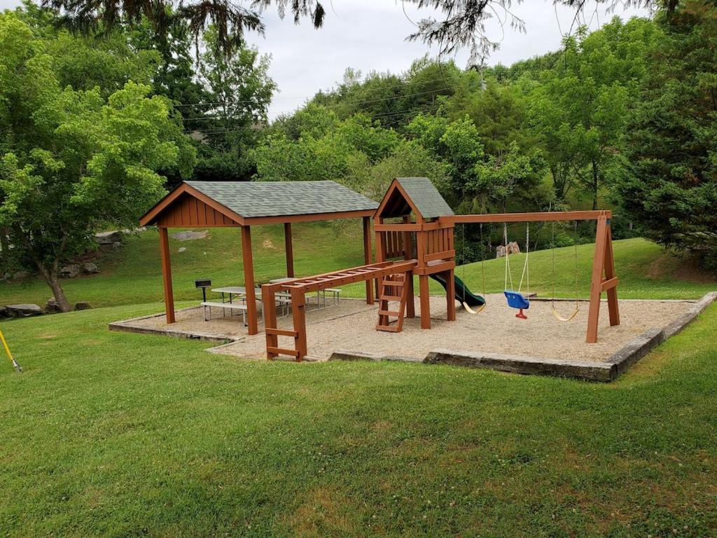 Story Brook: Beautiful True Log Cabin! Close To Dollywood, State Park, And More! Sevierville Eksteriør billede