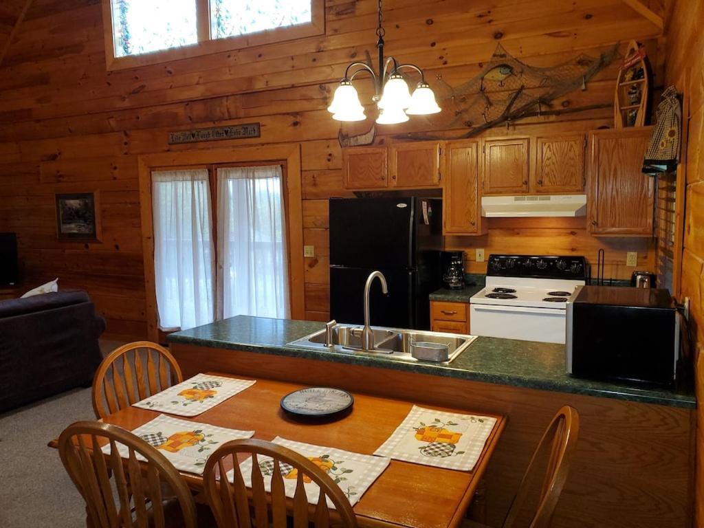 Story Brook: Beautiful True Log Cabin! Close To Dollywood, State Park, And More! Sevierville Eksteriør billede