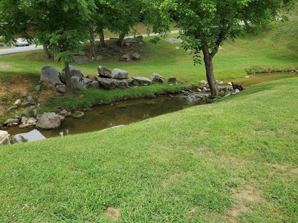Story Brook: Beautiful True Log Cabin! Close To Dollywood, State Park, And More! Sevierville Eksteriør billede