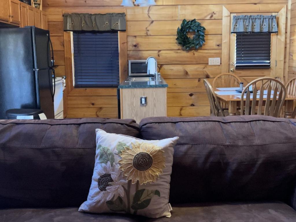 Story Brook: Beautiful True Log Cabin! Close To Dollywood, State Park, And More! Sevierville Eksteriør billede